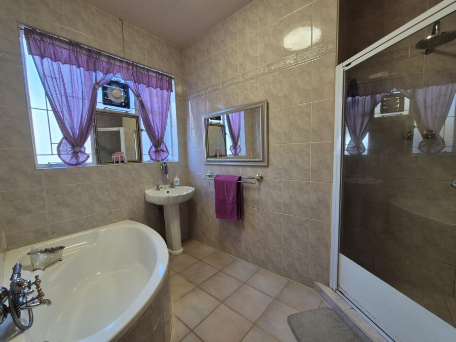 7 Bedroom Property for Sale in Parys Free State